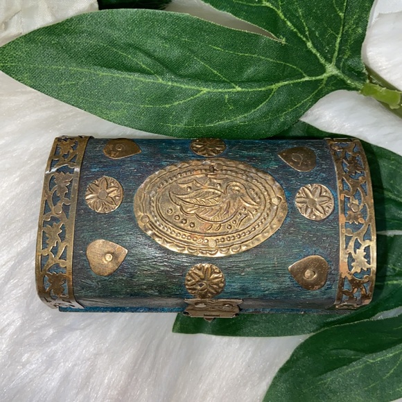 Vintage Trinket Little Wooden Jewelry Box Brass Details - Picture 2 of 15